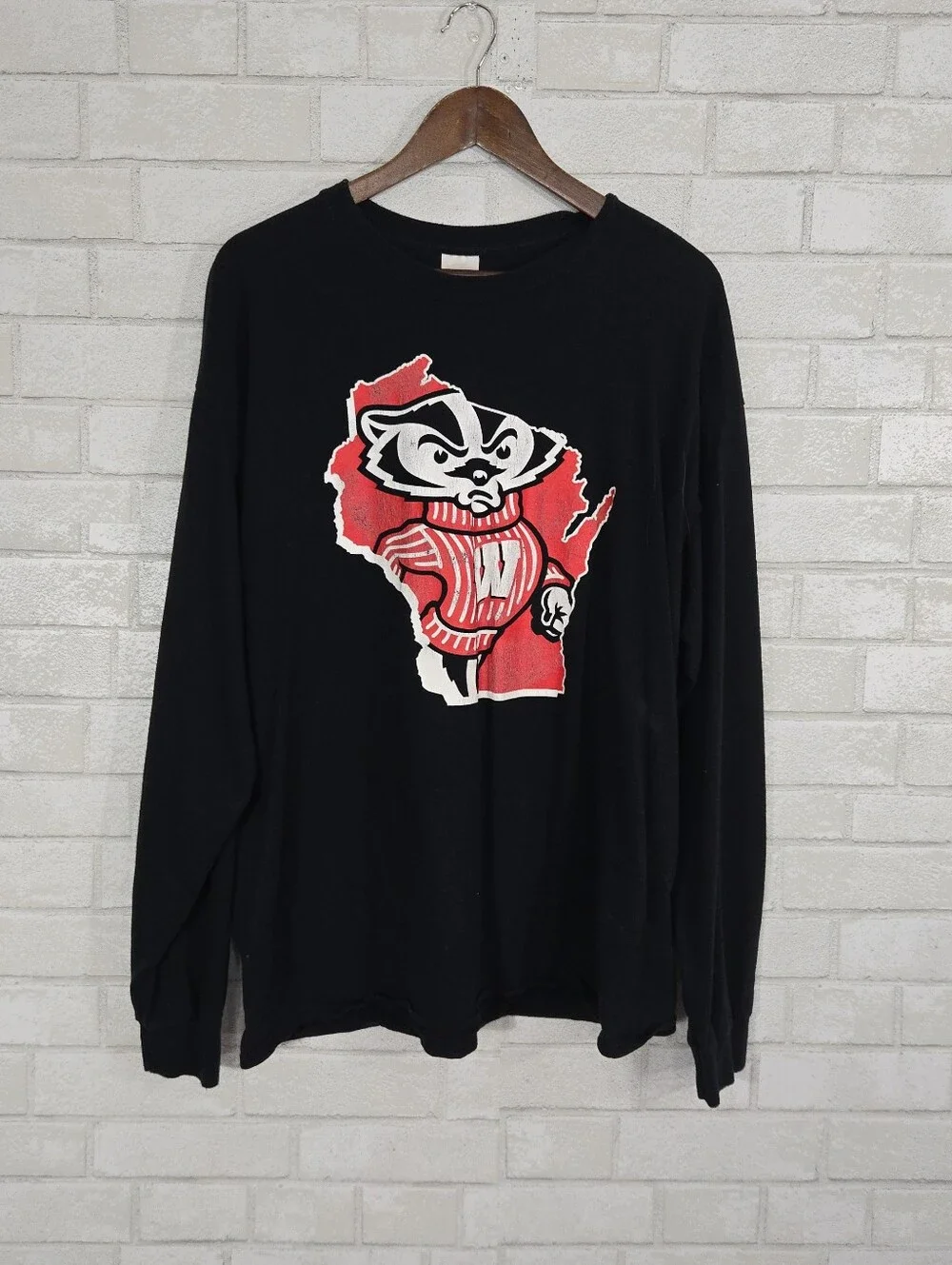 WI Badgers long sleeve graphic tee